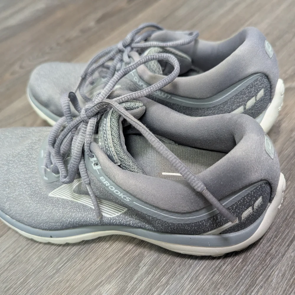 ❤️5/$25 Brooks Women's Gray Running Shoes